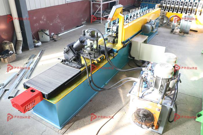 Máquina perfiladora de perfiles C PROMAX para fabricación de montantes de drywall