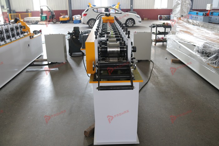 Fabricante PROMAX de máquinas para produzir canaletas metálicas para forro de gesso