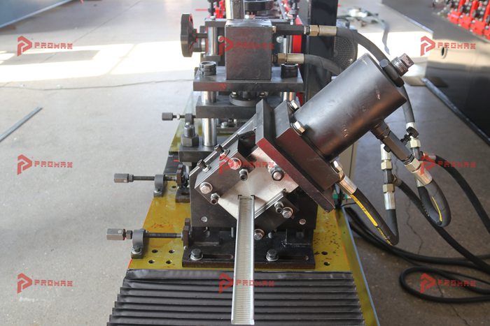 Máquina de conformado en frío PROMAX para producir parantes metálicos C