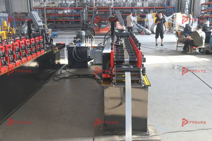 Fabricante PROMAX de l&iacute;neas de roll forming para perfiles C de construcci&oacute;n ligera y drywall