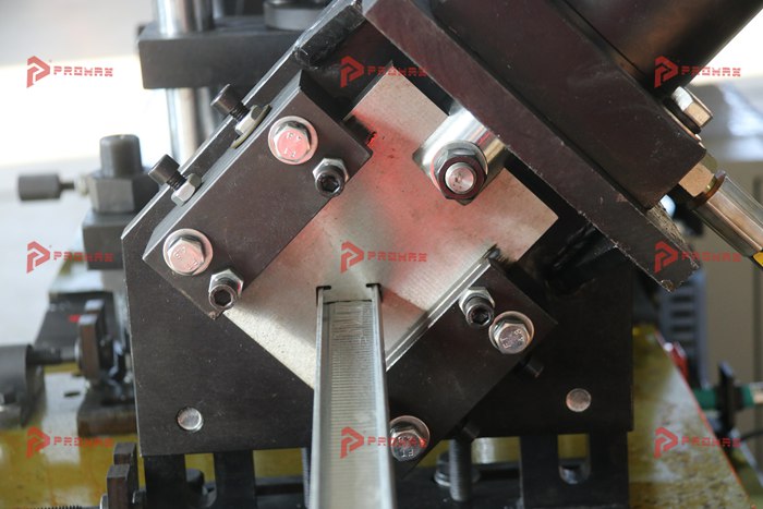 Perfiladora de rodillos PROMAX para producir montantes C de acero galvanizado