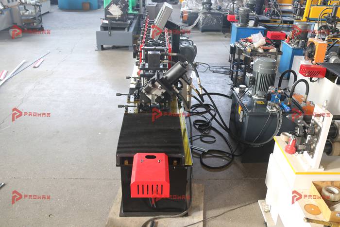 Equipo PROMAX de conformado en frío para producir perfiles C metálicos de tablaroca