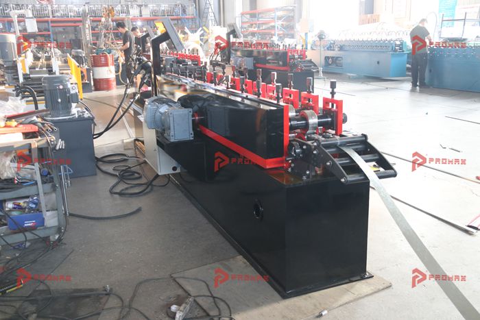 Proceso de fabricación de montantes C para drywall con máquina perfiladora PROMAX