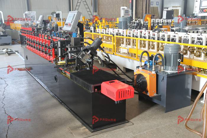 Conformadora de perfil C PROMAX para fabricar montantes galvanizados de drywall