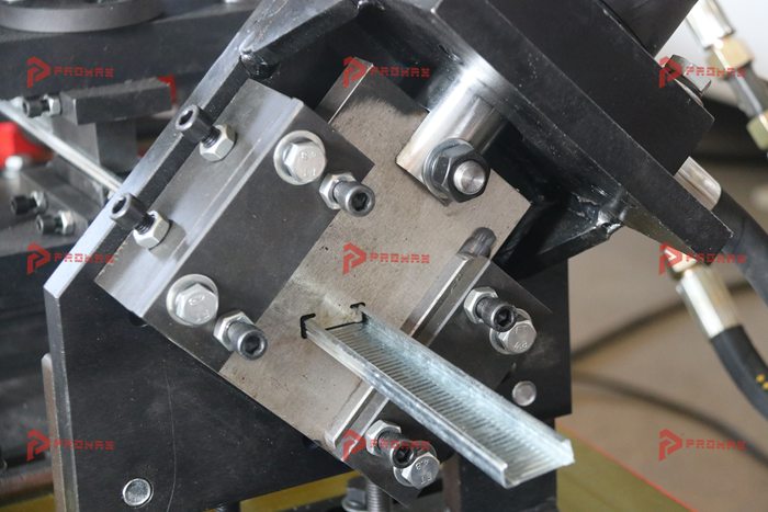 Máquina perfiladora PROMAX para producir perfiles C de acero galvanizado