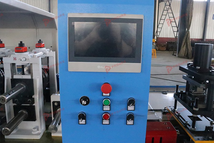 Equipamento PROMAX de conformação a frio para perfis estruturais de steel frame