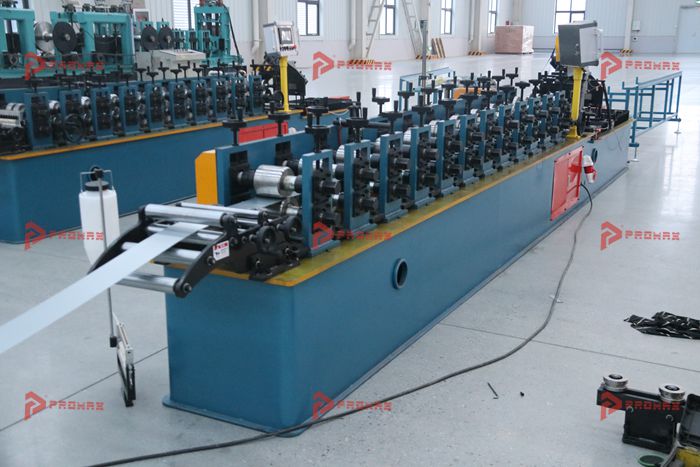 Máquina de perfiles C galvanizados PROMAX con tecnología de conformado en frío