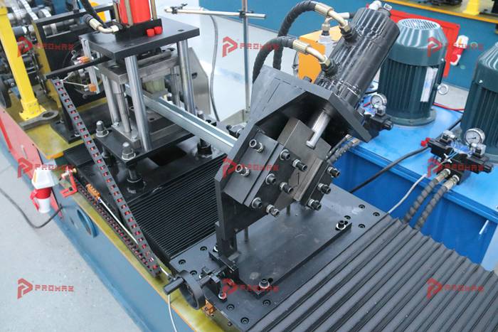 Equipo PROMAX para producción de perfiles C con opciones de control PLC y corte automático