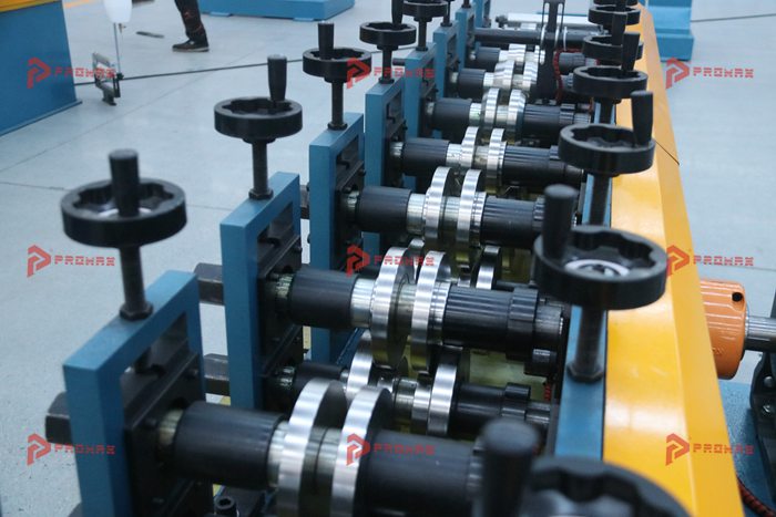 Fabricaci&oacute;n de soleras U galvanizadas con m&aacute;quina perfiladora PROMAX