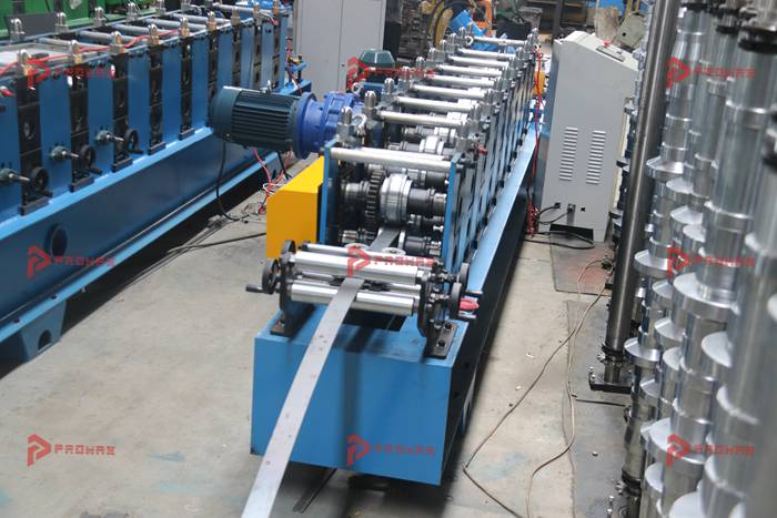Proceso de fabricaci&oacute;n de rieles U galvanizados con m&aacute;quina PROMAX