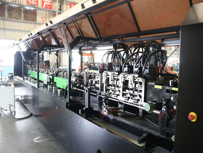 Equipamento de conformação a frio PROMAX para fabricação de perfis estruturais de steel frame