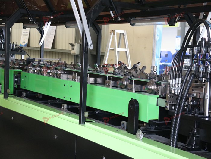 Perfiladeira PROMAX para produção sob medida de perfis galvanizados de casas steel frame
