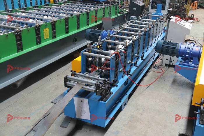 Línea PROMAX para producción continua de perfiles angulares L para tablaroca